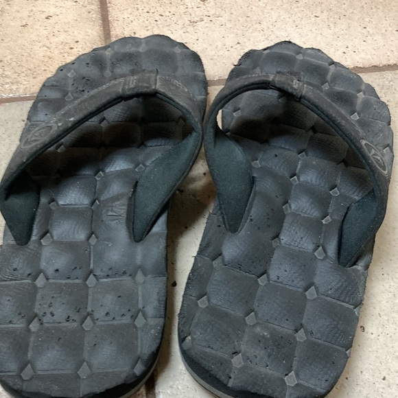 Volcom flip flops, size 6 - Picture 3 of 6